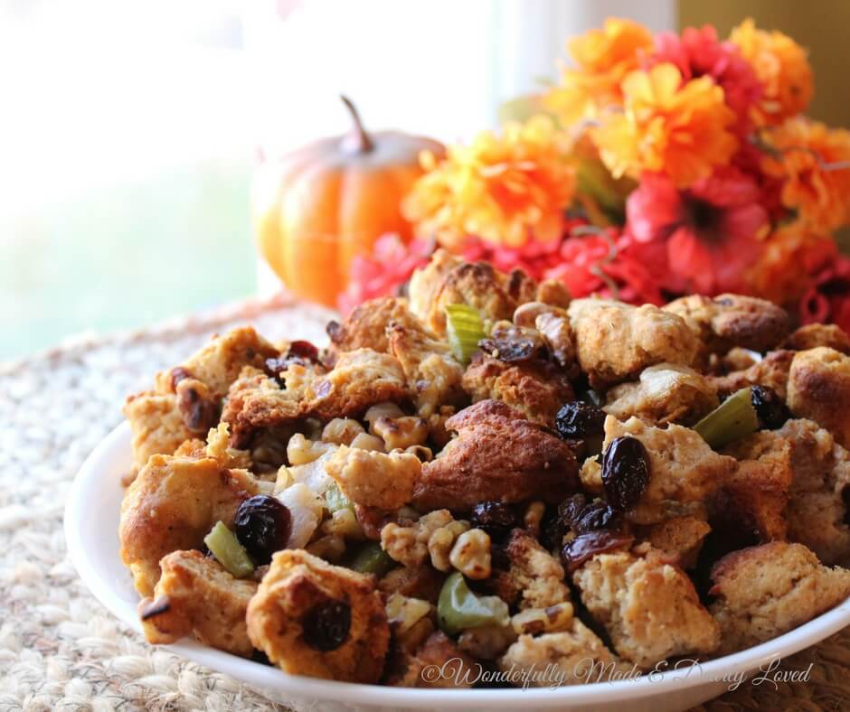 An amazingly healthy way to enjoy cranberry walnut stuffing. This recipe is both low in carbs and fat to help keep you trim & healthy this holiday season.